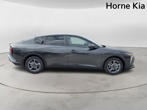 New 2026 Kia K4 LXS FWD image 3