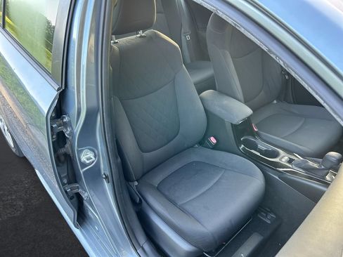 Used 2020 Toyota Corolla LE FWD image 28