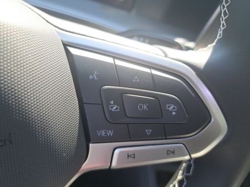 New 2025 Volkswagen Tiguan SE image 19