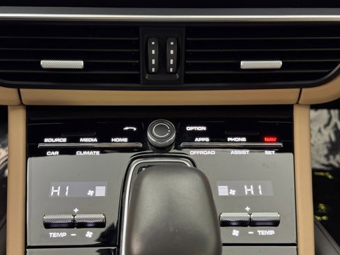 Used 2019 Porsche Cayenne Turbo image 33