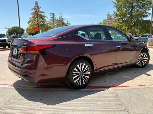 Used 2023 Nissan Altima 2.5 SV FWD image 6