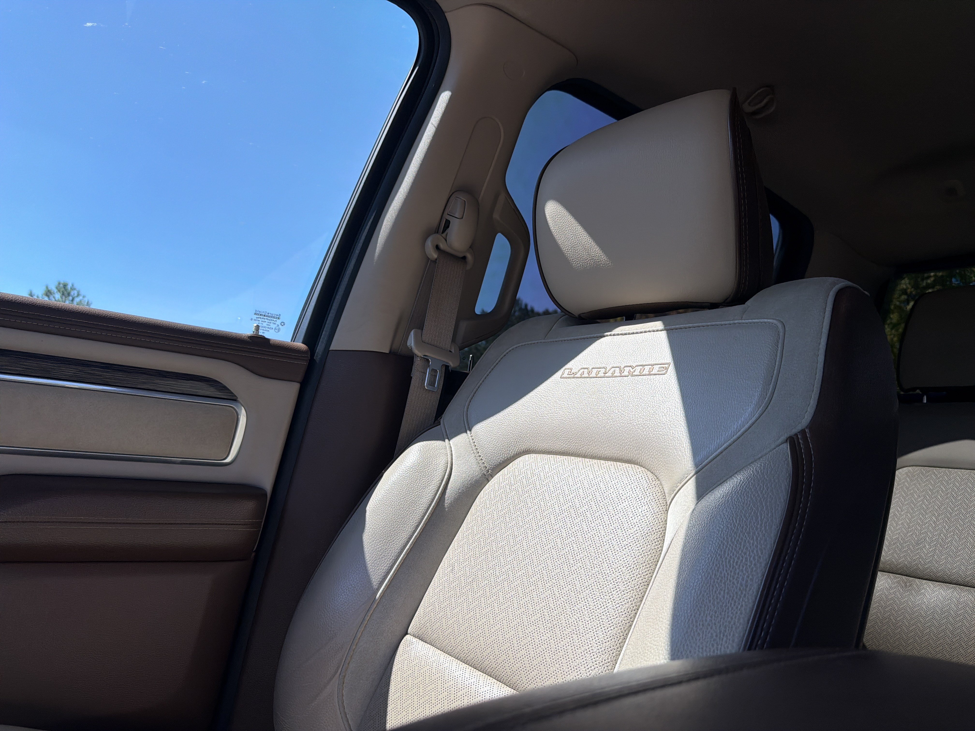 Used 2019 RAM 1500 Laramie AWD/4WD image 21