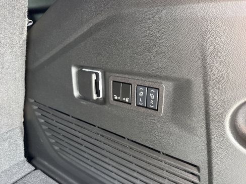 Used 2024 Chevrolet Tahoe Premier w/ Advanced Technology Package RWD image 43