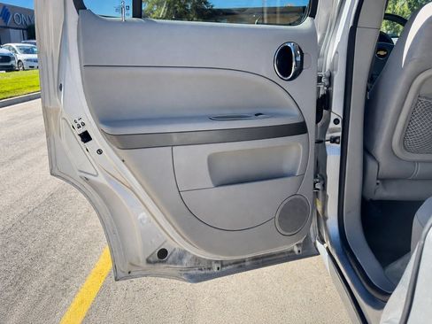 Used 2011 Chevrolet HHR LT FWD image 17