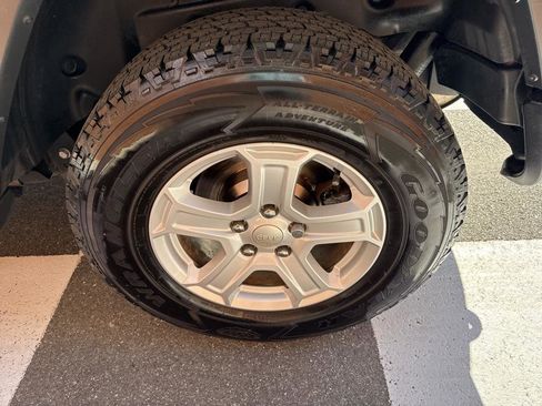 Used 2018 Jeep Wrangler Unlimited Sport S image 16