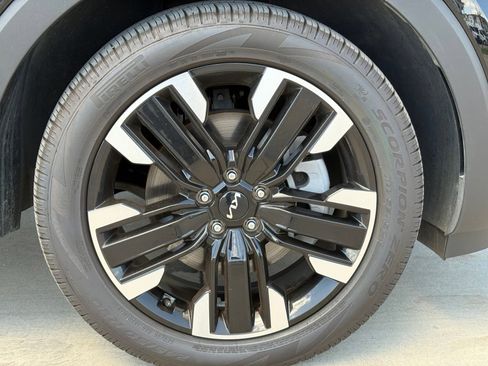 Used 2024 Kia Telluride SX FWD image 10