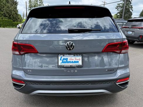 Used 2022 Volkswagen Taos SE w/ Panoramic Sunroof Package AWD/4WD image 4