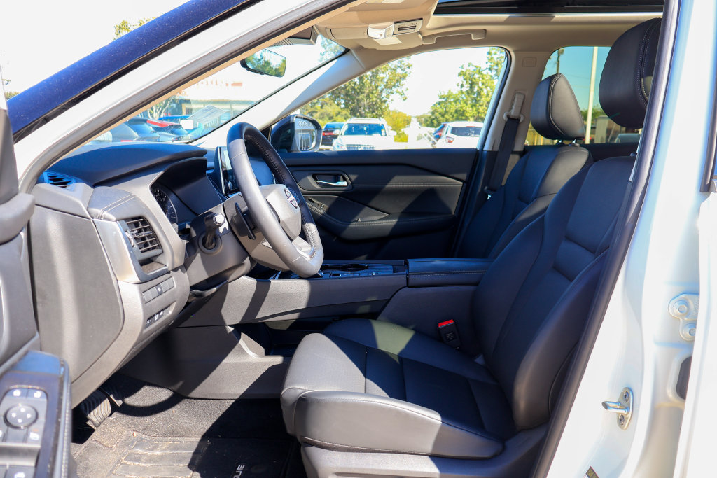 Certified 2026 Nissan Rogue Dark Armor FWD image 7