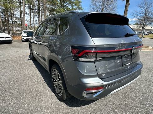 Used 2025 Volkswagen Taos SE image 7