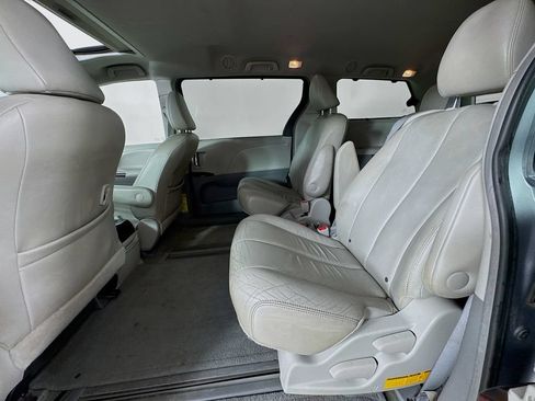 Used 2013 Toyota Sienna XLE FWD image 30