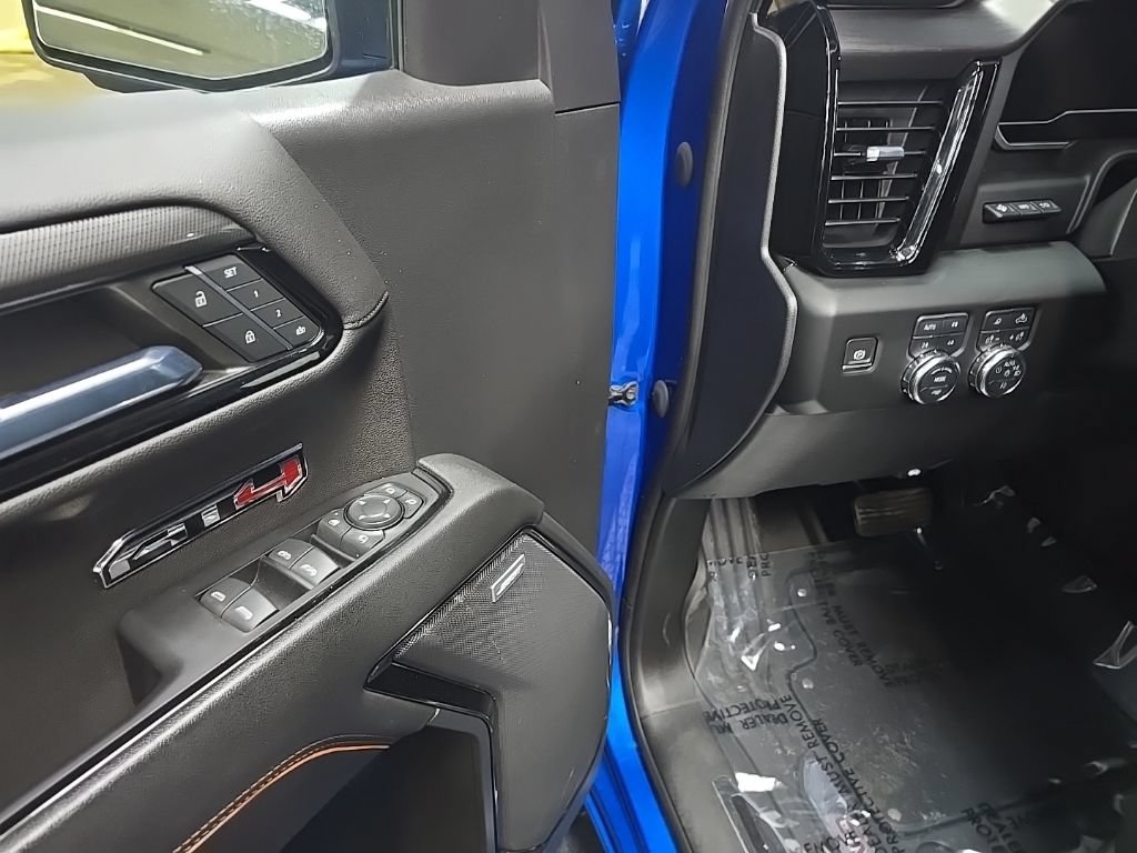 Used 2023 GMC Sierra 1500 AT4 w/ Technology Package AWD/4WD image 30