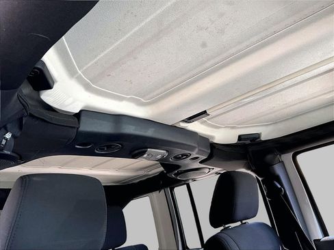 Used 2012 Jeep Wrangler Unlimited Rubicon w/ Dual Top Group AWD/4WD image 17