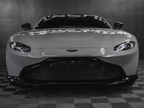 Used 2021 Aston Martin V8 Vantage Coupe image 10