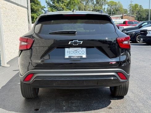 Used 2025 Chevrolet Trax RS w/ Sunroof Package FWD image 4