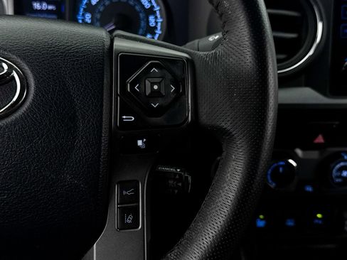 Used 2019 Toyota Tacoma TRD Off-Road w/ Technology Package AWD/4WD image 28