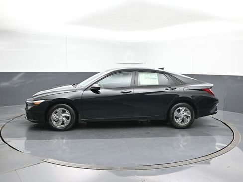 New 2026 Hyundai Elantra SE image 3