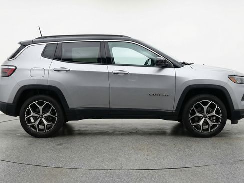 Used 2025 Jeep Compass Limited AWD/4WD image 11