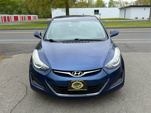 Used 2015 Hyundai Elantra SE FWD image 2