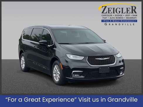 Certified 2024 Chrysler Pacifica Touring-L FWD image 1