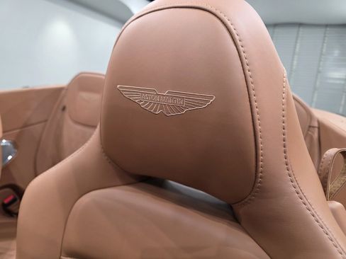 Used 2025 Aston Martin DB12 Volante image 5