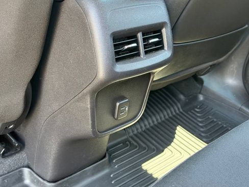 Used 2024 GMC Terrain SLE AWD/4WD image 23