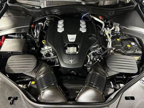 Used 2024 Maserati Levante GT Ultima image 27