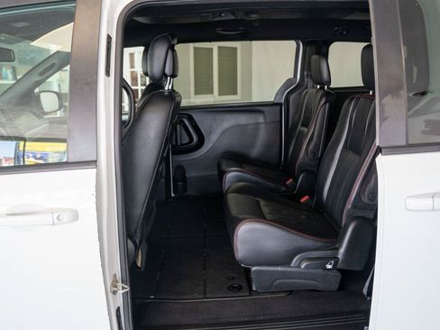 Used 2018 Dodge Grand Caravan GT FWD image 17