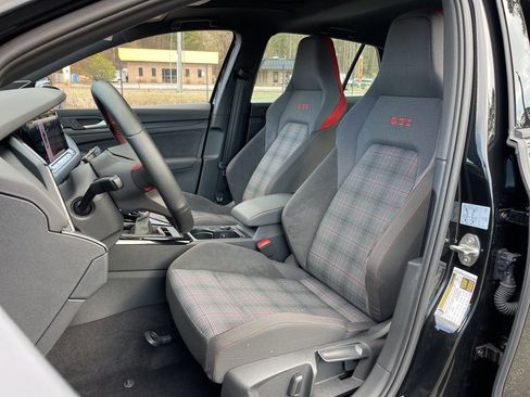 Used 2024 Volkswagen GTI SE image 19