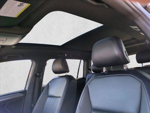 Used 2022 Volkswagen Tiguan SE R-Line image 14