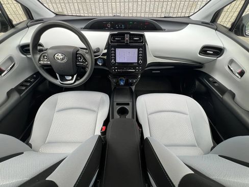 Certified 2022 Toyota Prius LE FWD image 23