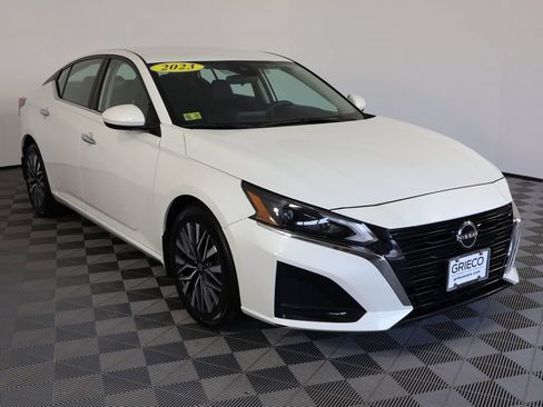 Used 2023 Nissan Altima 2.5 SV FWD image 1