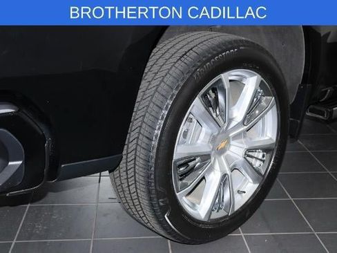 Used 2023 Chevrolet Silverado 1500 High Country w/ Technology Package AWD/4WD image 16