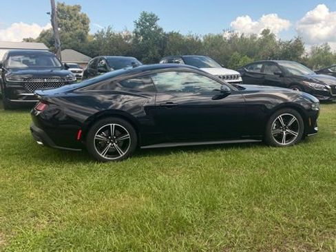 Used 2025 Ford Mustang Premium image 8