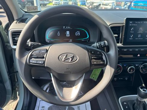 Used 2025 Hyundai Venue SE FWD image 15