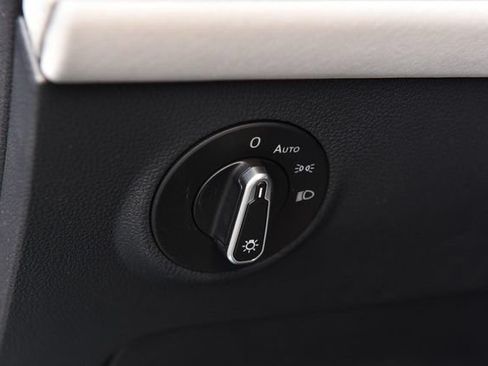 New 2026 Volkswagen Taos SE AWD/4WD image 10