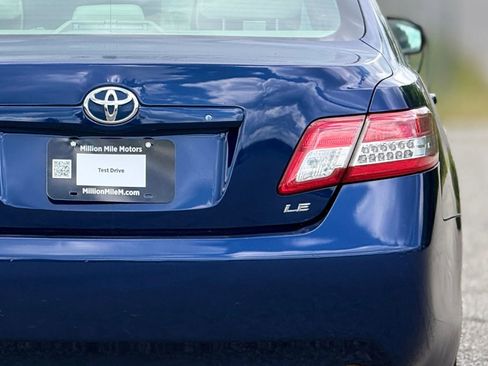 Used 2011 Toyota Camry LE FWD image 14