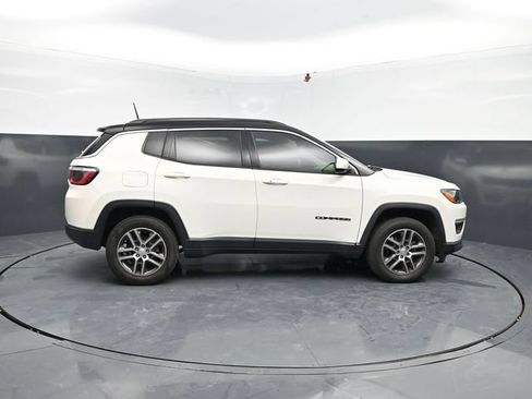 Used 2018 Jeep Compass Latitude w/ Cold Weather Group AWD/4WD image 11