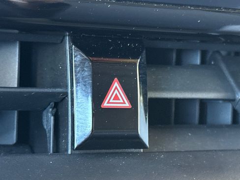 Used 2021 Toyota Corolla LE w/ Carpet Mat Package (TMS) image 32