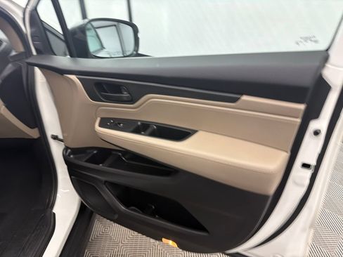 Used 2023 Honda Odyssey EX-L image 16