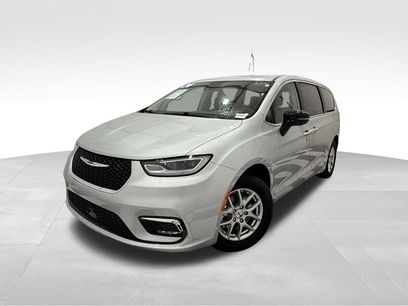 Used 2024 Chrysler Pacifica Touring-L