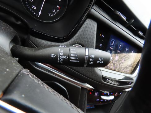 Used 2022 Cadillac XT5 Premium Luxury w/ Technology Package image 40