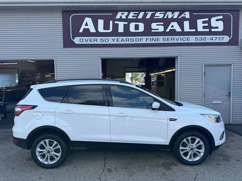 Used 2018 Ford Escape SE FWD image 2