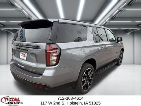 Used 2023 Chevrolet Suburban RST w/ Luxury Package AWD/4WD image 8
