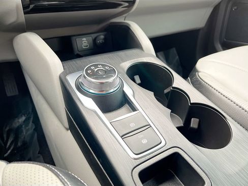 Used 2025 Ford Escape Platinum w/ Premium Technology Package image 17