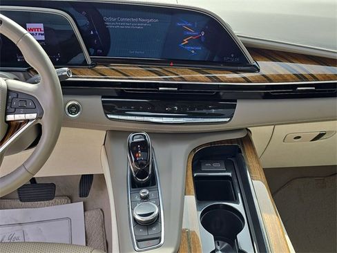 Certified 2023 Cadillac Escalade ESV Premium Luxury Platinum w/ LPO, Radiant Package image 38