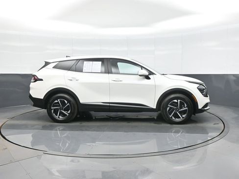 Used 2024 Kia Sportage LX image 8