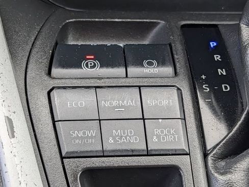 Used 2022 Toyota RAV4 XLE AWD/4WD image 15
