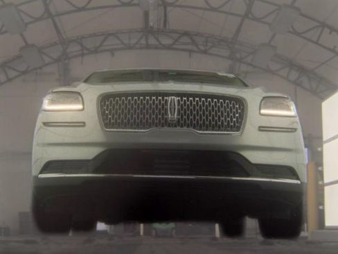 Used 2023 Lincoln Nautilus AWD image 4