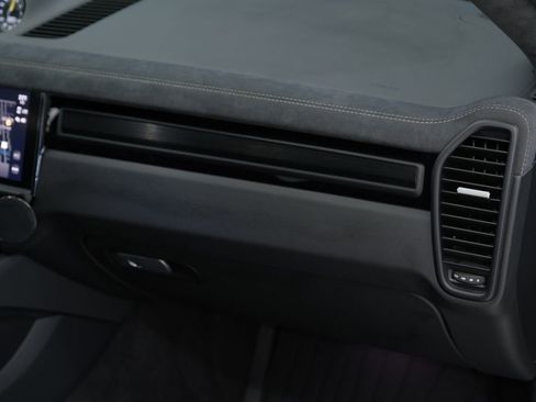 Used 2023 Porsche Cayenne Turbo GT AWD/4WD image 39