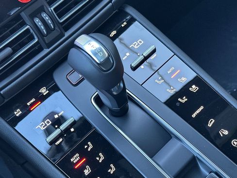 New 2026 Porsche Macan image 28